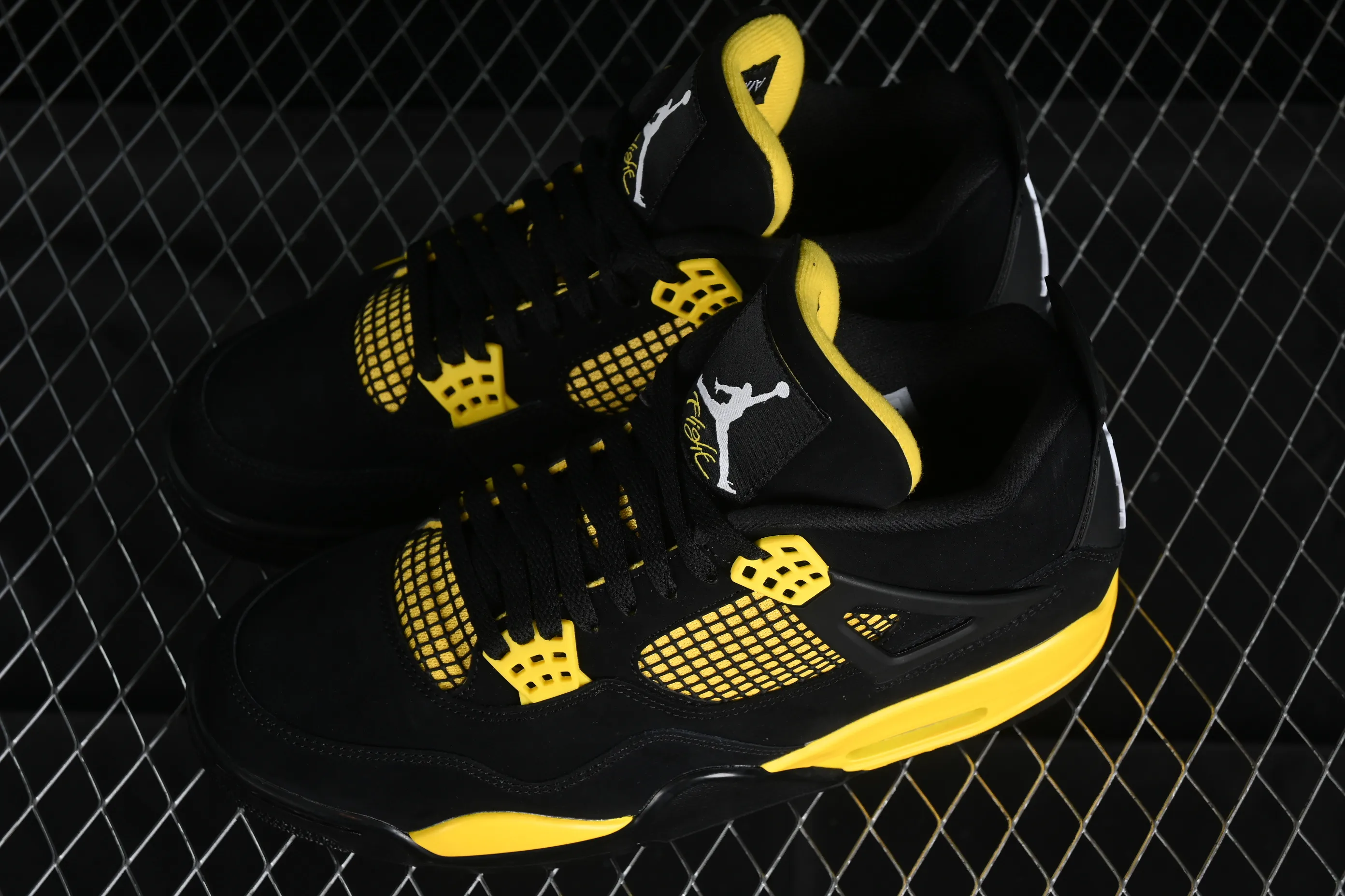 All categories Air Jordan Jordan series basketball shoes Air Jordan 4 foreign trade version Air Jordan 4 "Thunder" AJ4 Joe 4 Thunder replica basketball shoes DH6927-017